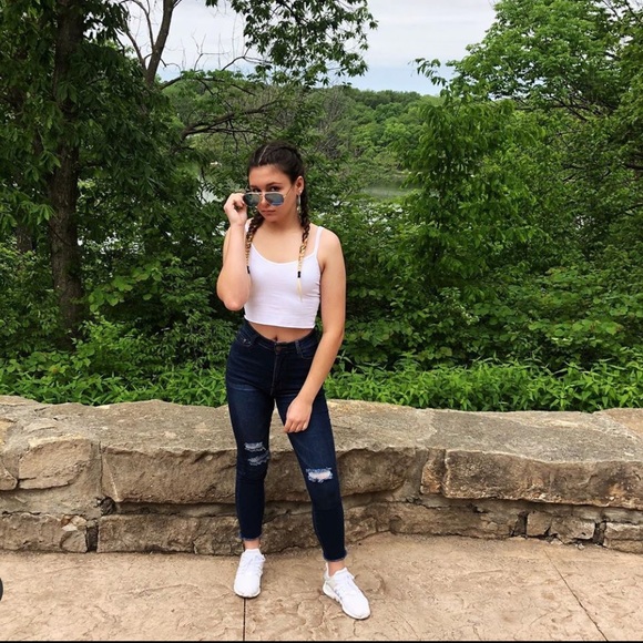 Meet Your Posher, Alexis - Picture 4 of 5